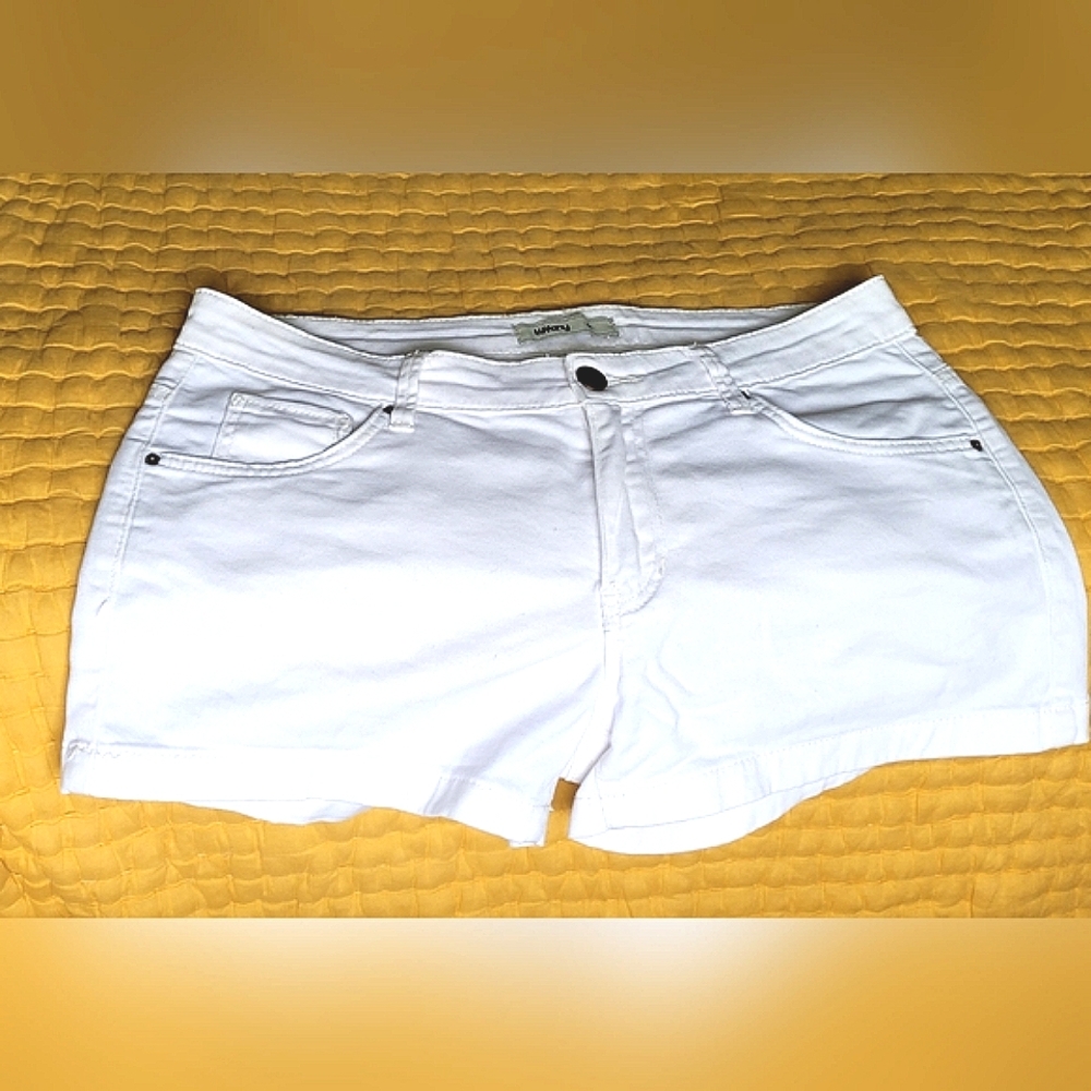 Women Tiffany Brand white pre-loved shorts Medium - Picture 2 of 9